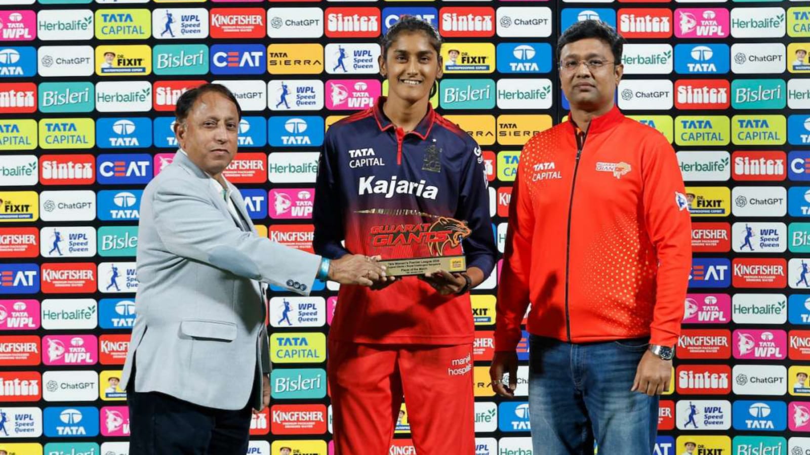 মাহিকা নয় এই RCB ক্রিকেটার জয় করলেন হার্দিকের মন, ভিডিও বার্তা পাঠিয়ে প্রশংসা তারকার !! 3 মাহিকা নয় এই RCB ক্রিকেটার জয় করলেন হার্দিকের মন, ভিডিও বার্তা পাঠিয়ে প্রশংসা তারকার !! 2