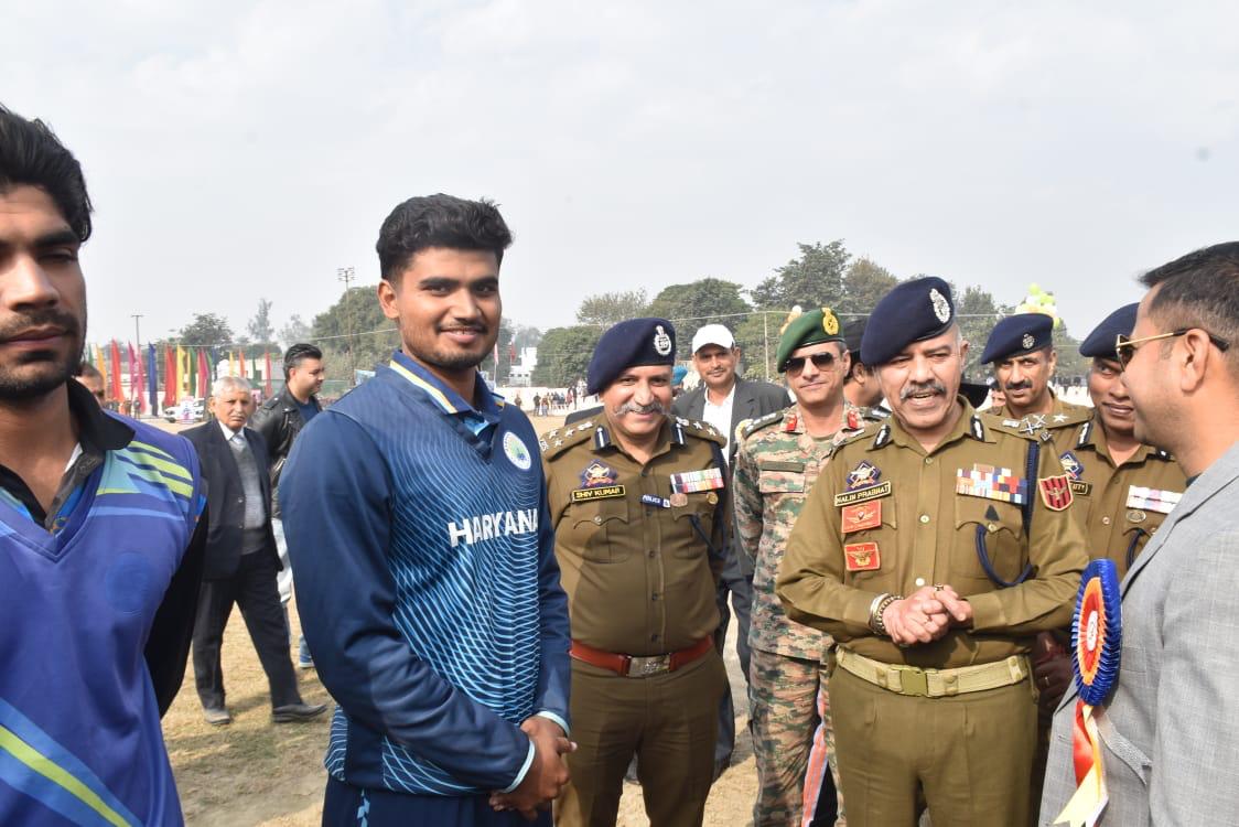 হেলমেটে ফিলিস্তিনের পতাকা লাগিয়ে বিতর্কে কাশ্মীরের ক্রিকেটার, তদন্তে নেমেছে পুলিশ !! 3