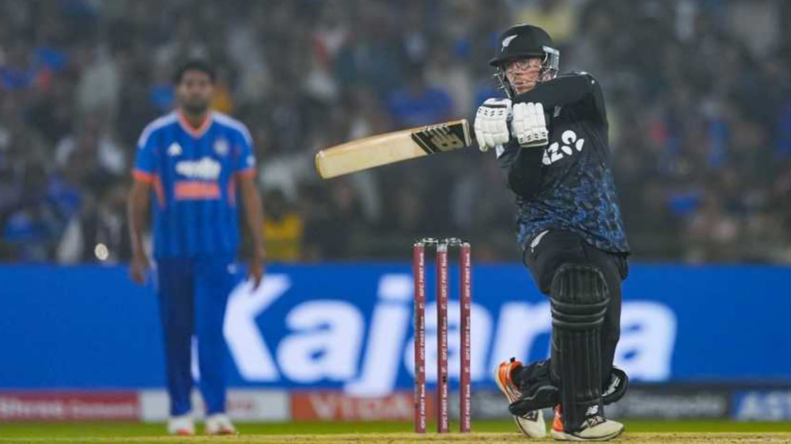 "তোকে দেখে নেব..", লাইভ ম্যাচে মুরলি কার্তিকে হুমকি হার্দিক পান্ডিয়ার, ভিডিও ভাইরাল !! 2