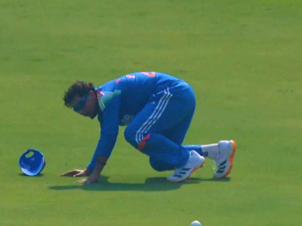 রেগে অগ্নিশর্মা বিরাট-রোহিত, চলতি ম্যাচে কুলদীপ যাদবকে দিলেন অকথ্য গালি !! 2 কুলদীপ যাদব