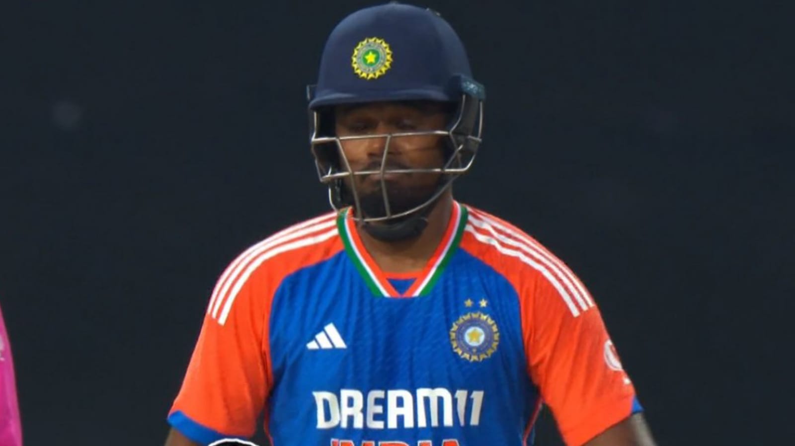 "বিশ্বকাপের আগে পাতলা পায়*খানা..",‌ ধারাবাহিকভাবে ব্যর্থ সঞ্জুকে নিয়ে সোশ্যাল মিডিয়ায় সমালোচনার ঝড় !! 2