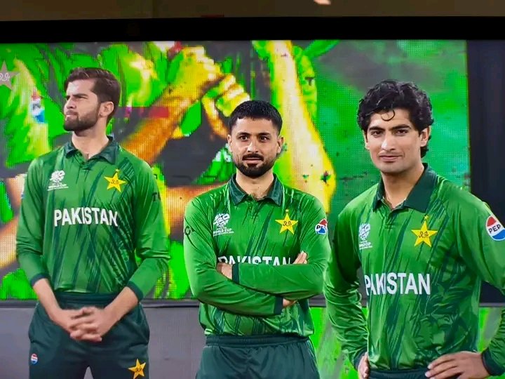 বিশ্বকাপের মঞ্চে নামার আগে নতুন পরিচয়, জার্সি উন্মোচন করল পাকিস্তান !! 2 বিশ্বকাপের মঞ্চে নামার আগে নতুন পরিচয়, জার্সি উন্মোচন করল পাকিস্তান !! 2