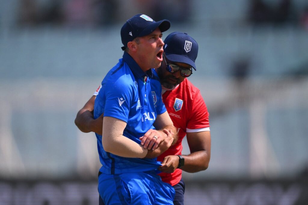 চলতি T20 বিশ্বকাপের মাঝেই অঘটন, গুরুতর চোট পেলেন অধিনায়ক !! 2 চলতি T20 বিশ্বকাপের মাঝেই অঘটন, গুরুতর চোট পেলেন অধিনায়ক !! 2