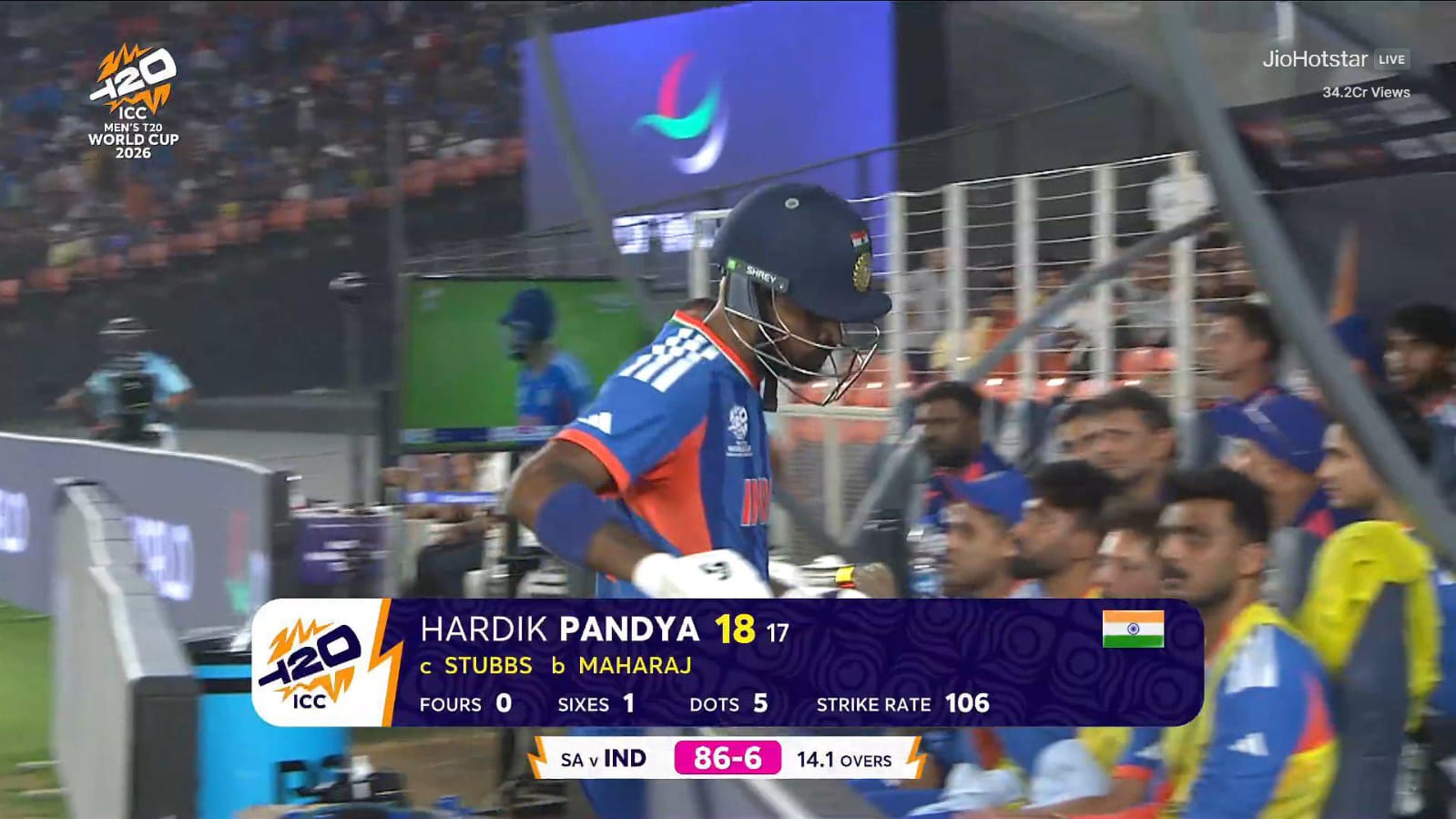 "ঘরের শত্রু নাকি?..", হার্দিকের উইকেট জেতেই হাততালি দিয়ে বিপাকে গার্লফ্রেন্ড মাহিকা শর্মা !! 2