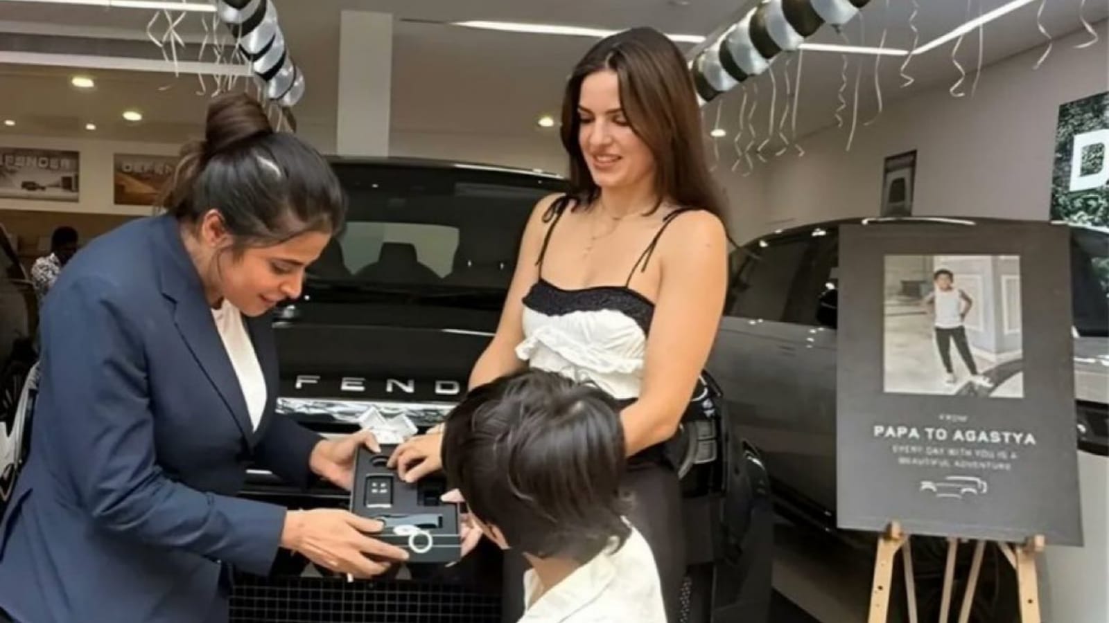 "মহিলা জাতের কলঙ্ক..", আত্মসম্মান খুইয়ে হার্দিকের থেকে গাড়ি উপহার নিয়ে সমালোচনায় নাতাশা !! 2