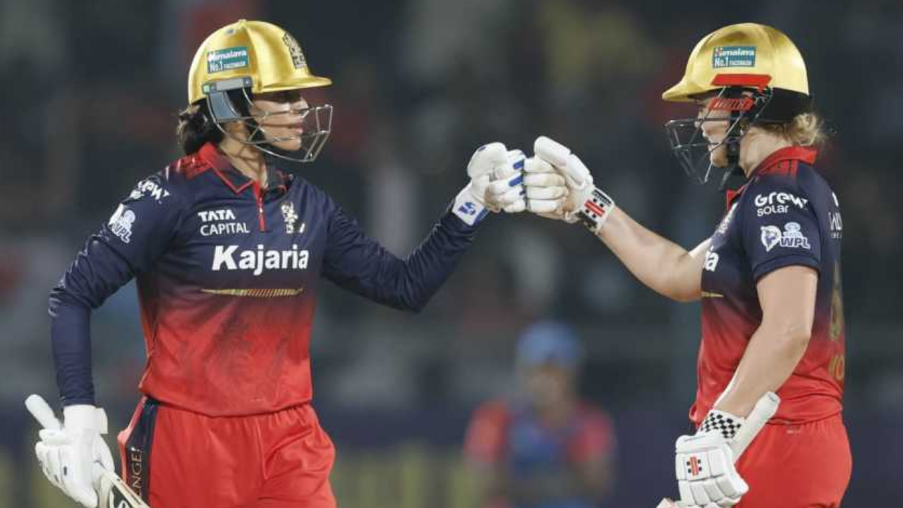 চিটিং করে ট্রফি জিতেছে RCB, রাধা যাদবের হিট-উইকেট নিয়ে চর্চা সোশ্যাল মিডিয়ায় !! 2