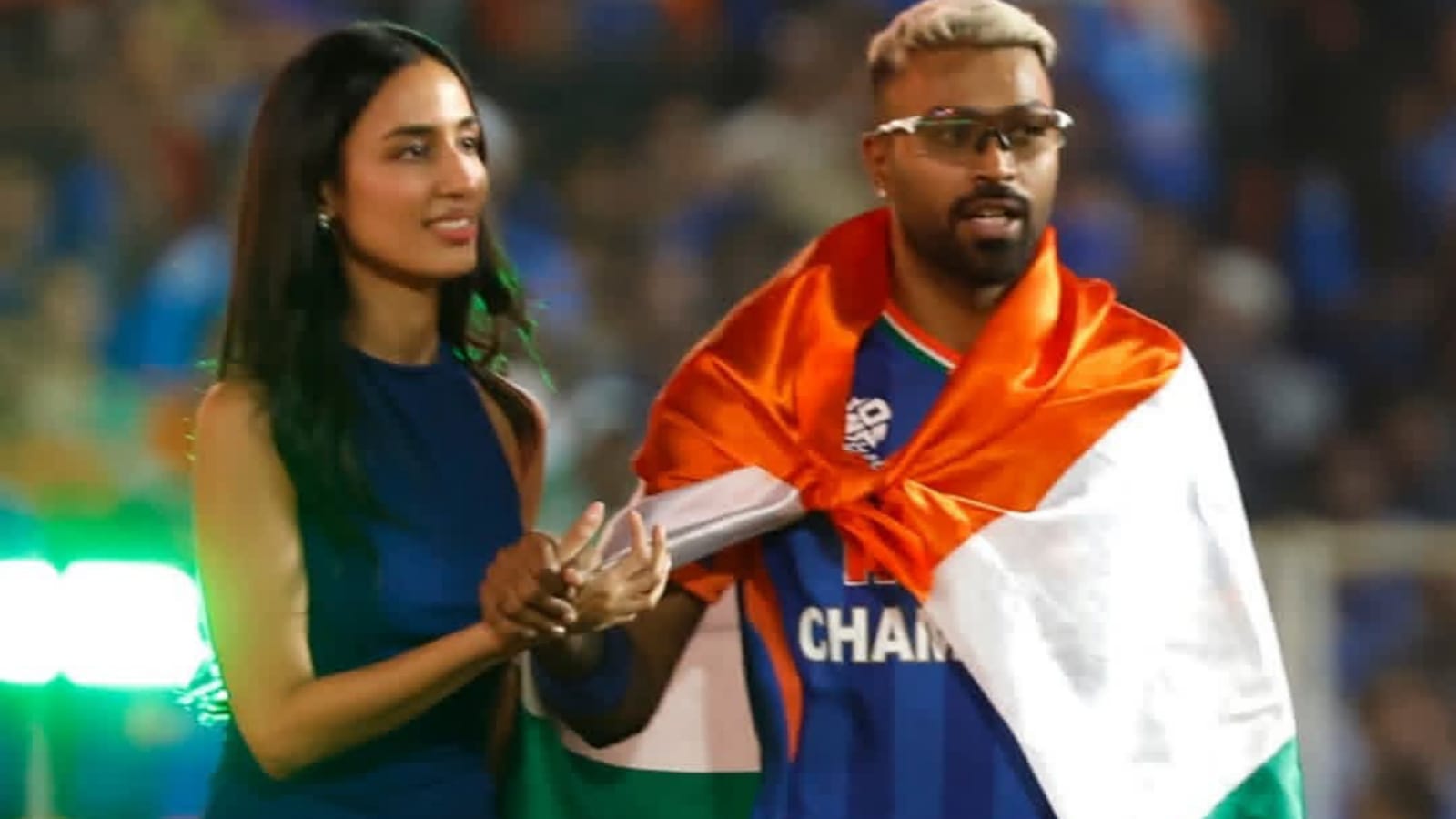 ট্রফি জিতে গার্লফ্রেন্ডকে প্রকাশ্যে চুম্বন হার্দিকের, ফাইনাল করলেন বিয়ের তারিখ !! 3