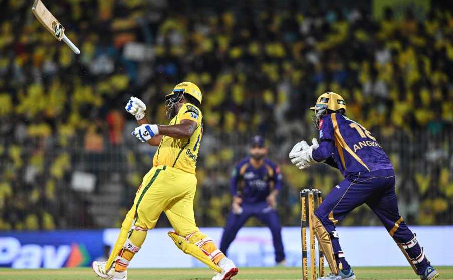 "হাওয়া খুলে দিয়েছে..", সঞ্জু-ব্রেভিসের লড়াইয়ে বিশাল লক্ষ্যমাত্রা দিল‌ CSK, নেটিজেনদের কটাক্ষে KKR !! 2