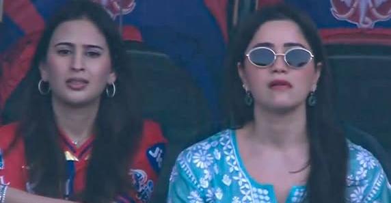 ভাই অর্জুনকে নয় 'প্রেমিক' গিলকে সমর্থন করতে মাঠে সারা, তুমুল চর্চা সমাজমাধ্যমে !! 3