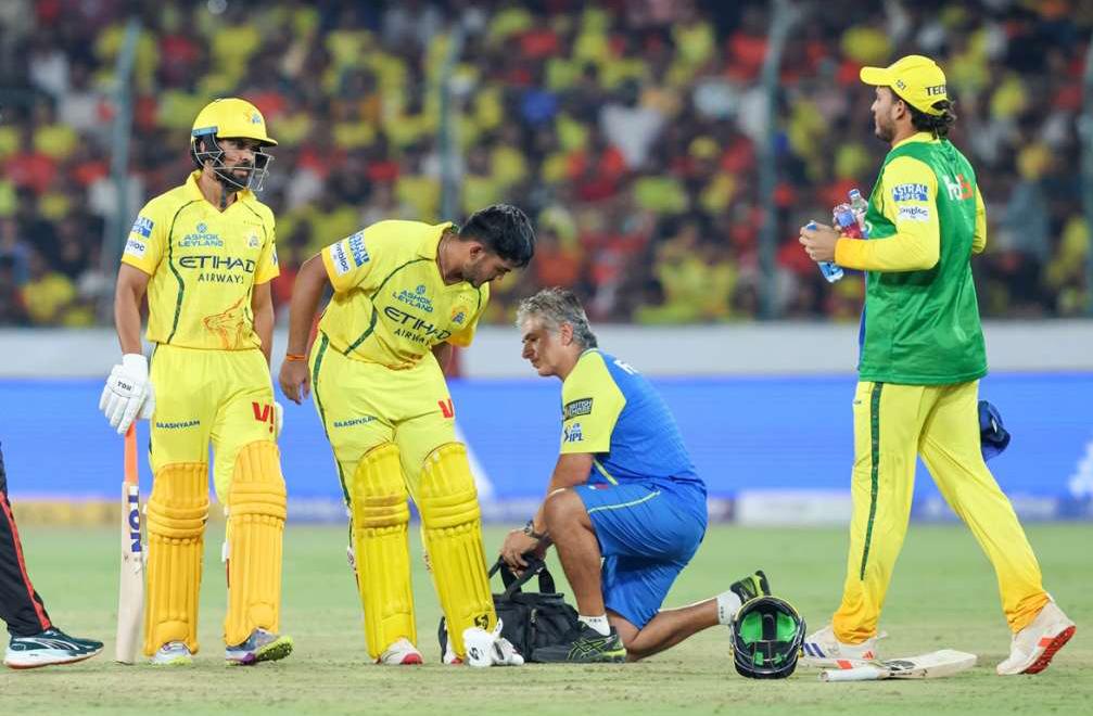 হায়দ্রাবাদের বোলিং আক্রমণে ব্যাটিং বিপর্যয় CSK'এর, ঘরের মাঠে ২ পয়েন্ট ছিনিয়ে নিল ঈশান কিষাণরা !! 3