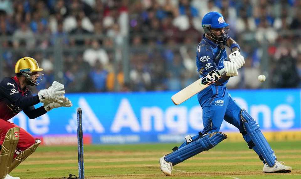 কাজে এল না রাদারফোর্ডের লড়াই, ওয়াংখেড়ের মাটিতে দাপুটে জয় RCB'এর !! 3 কাজে এল না রাদারফোর্ডের লড়াই, ওয়াংখেড়ের মাটিতে দাপুটে জয় RCB'এর !! 3