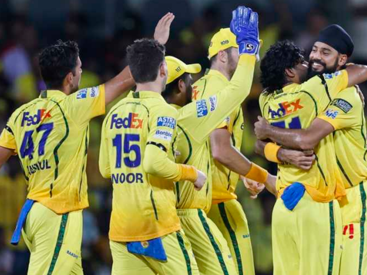 ধোনির পর আরও বড় আঘাত! চোটে ছিটকে গেলেন CSK-এর এই তারকা পেসার 12