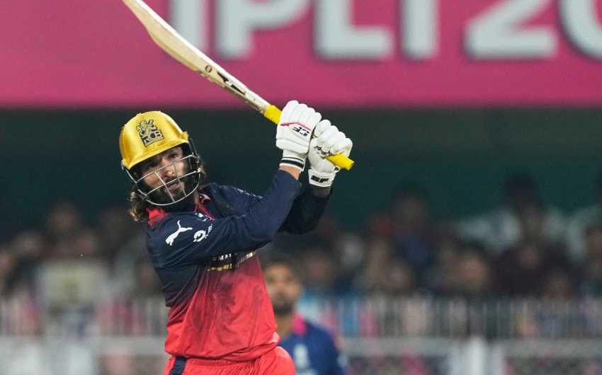 "চোখে-চোখ রেখে লড়াই..", রজত পাটিদারের লড়াইয়ে বিশাল লক্ষ্যমাত্রা RCB'এর, সোশ্যাল মিডিয়ায় শুরু চর্চা !! 2 "চোখে-চোখ রেখে লড়াই..", রজত পাটিদারের লড়াইয়ে বিশাল লক্ষ্যমাত্রা RCB'এর, সোশ্যাল মিডিয়ায় শুরু চর্চা !! 2