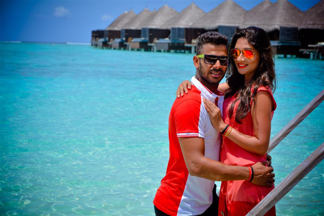 রূপে-গুণে সকলকে টেক্কা দেন মনোজ তিওয়ারির স্ত্রী সুস্মিতা, জানুন তাঁদের 'লাভ স্টোরির' অজানা কাহিনি! 4