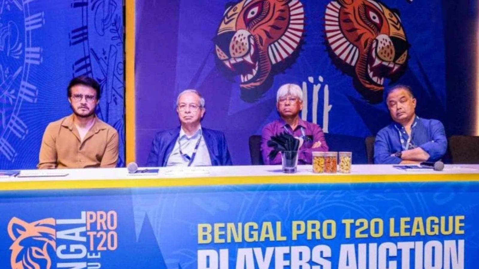 শাহবাজ-শামির জন্য উড়ল লাখ-লাখ টাকা, সৌরভের হাত ধরে হাওয়া বদল বেঙ্গল টি-২০ লিগে !! 2