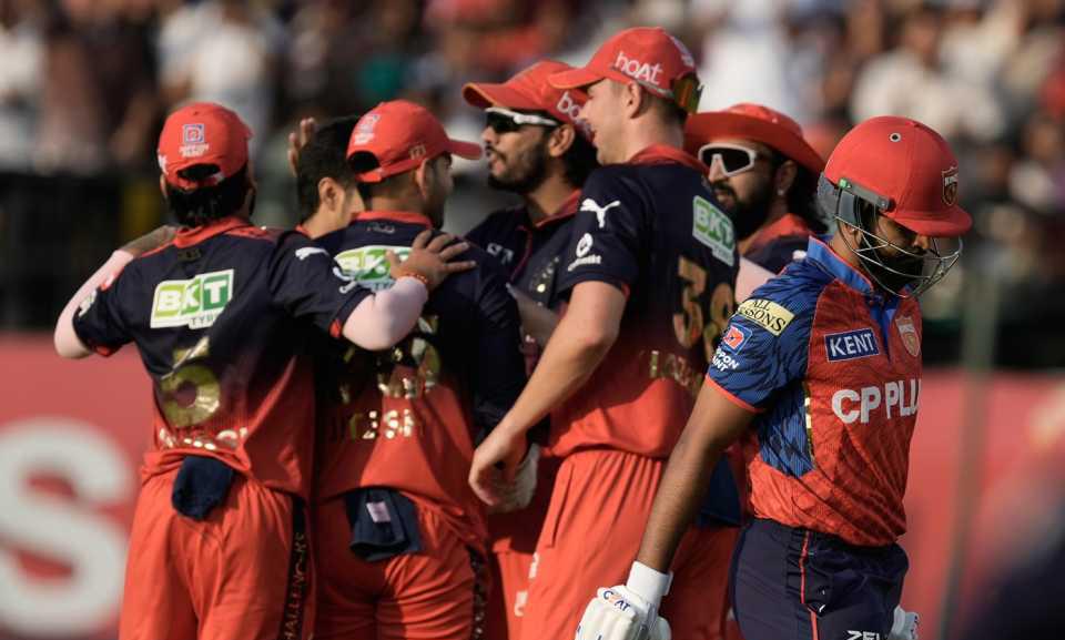 IPL'এ কোহলিকে সামনে রেখে টিকিটের কালোবাজারি, প্রতারণা চক্রের গ্রেফতারিতে চাঞ্চল্য !! 2