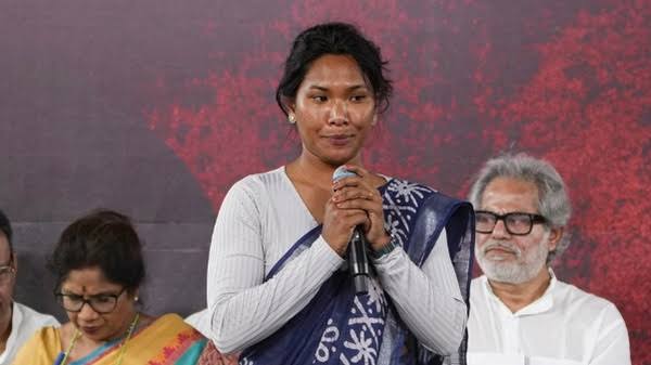 "রাজনীতিতে জড়ানো ভুল হয়েছে..", সরকার পরিবর্তন হ‌ওয়ার পর বিস্ফোরক মন্তব্য জনপ্রিয় তারকার !! 3