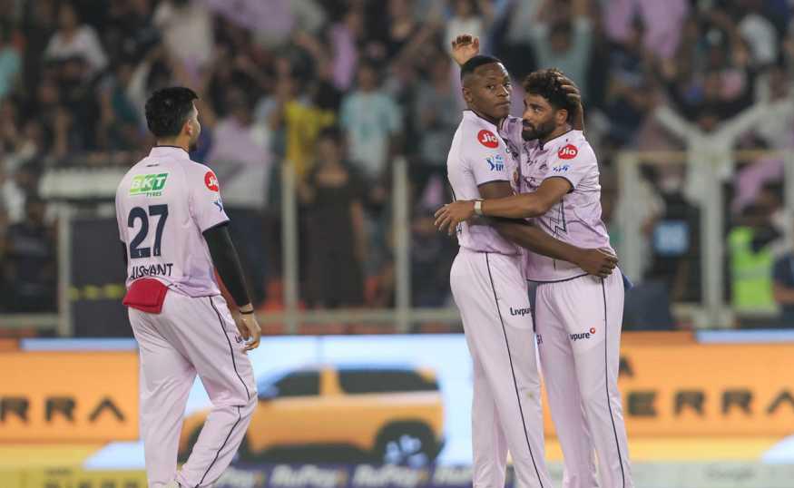 "ইজ্জতের দফারফা করল..", রাবাডা-হোল্ডারের বোলিং'এ ৮৬ রানে শেষ SRH, গুজরাট জিততেই ক্ষোভ ভক্তদের !! 2