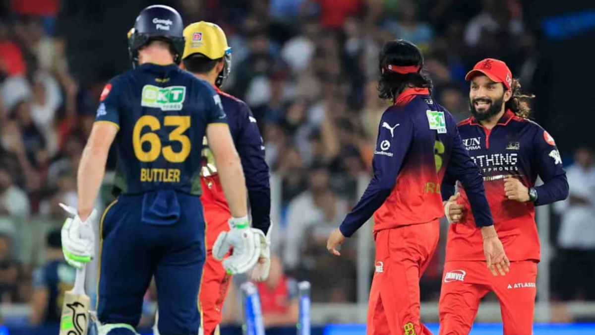 ট্রফির লড়াইয়ে RCB'র দাপট, গুজরাটকে ১৫৫ রানেই বেঁধে ফেলল ভুবনেশ্বর-হ্যাজেলউডরা !! 1
