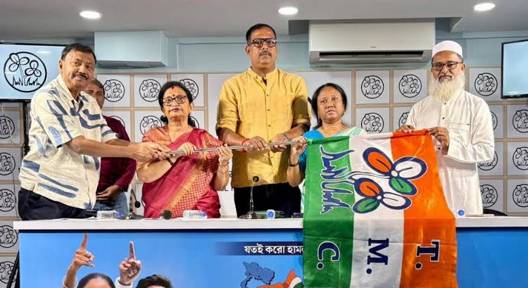 বাংলায় সরকার গড়ার পথে তৃণমূল, এবার ক্রীড়ামন্ত্রীর পদে আসছেন সৌরভের প্রিয় বন্ধু !! 3