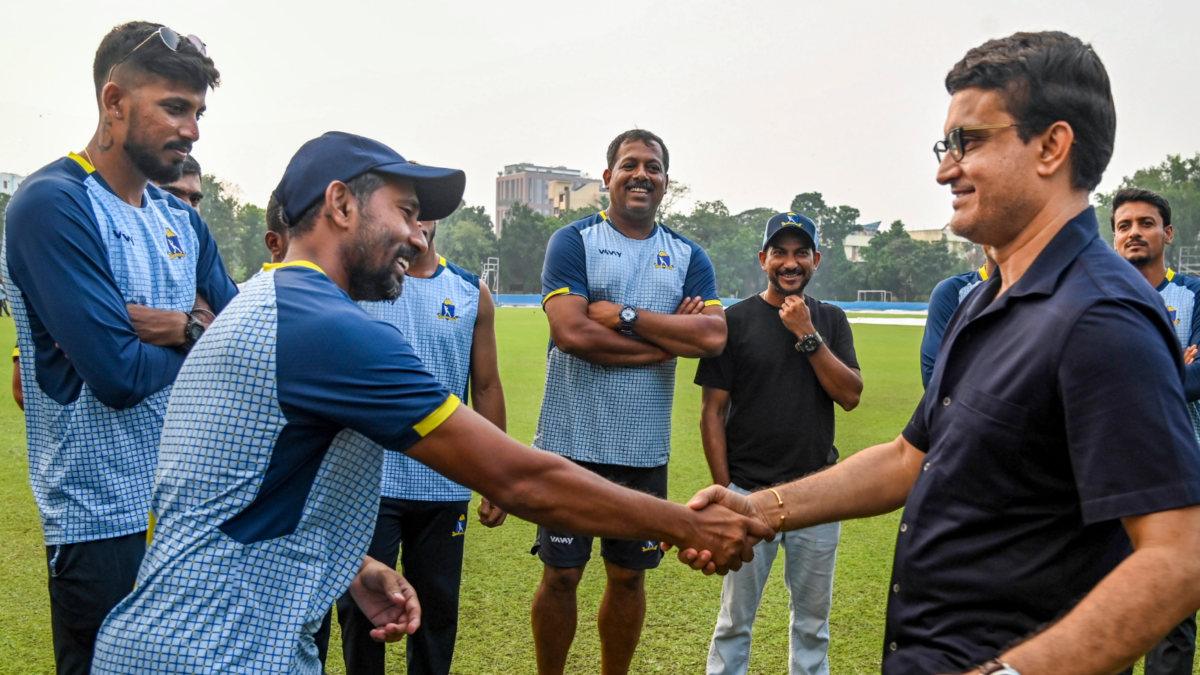 IPL ফাইনালের দিন বড় ধাক্কা! মেন্টরের পদ ছাড়লেন তারকা 1