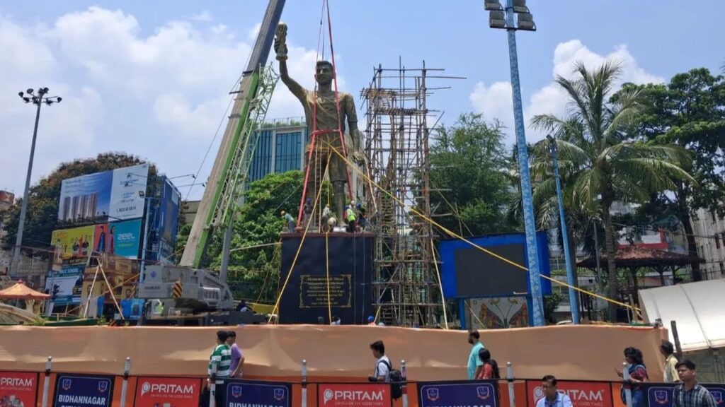 মেসির মূর্তি সরিয়ে নতুন ঠিকানার খোঁজ! জল্পনায় সরগরম কলকাতা 2 মেসি